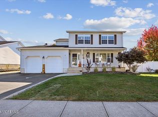 33 Bronia St, Howell, NJ 07731