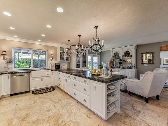 2nd image of 2112 McLaren Dr