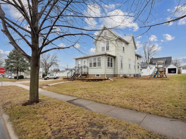604 6th Ave SE, Dyersville, IA 52040