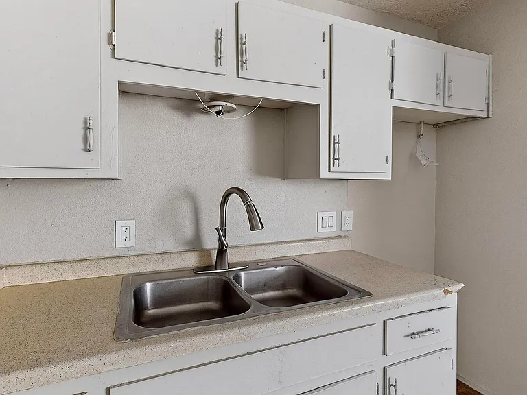 5817 Central Avenue NW — Photo 17