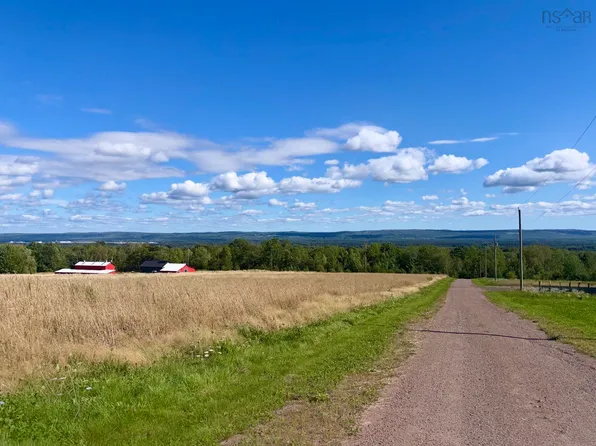 2 Valley View Dr, West Hants, NS B0P 1P0