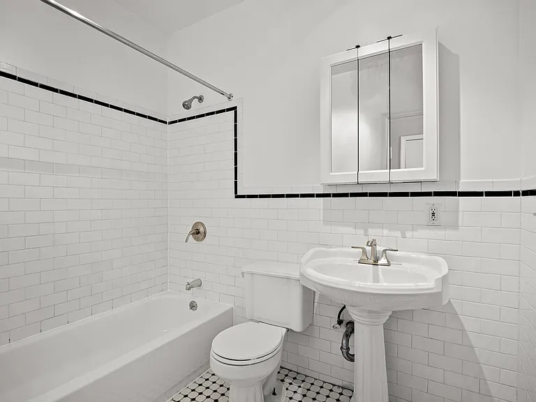 592 9th Ave #2A — Photo 6