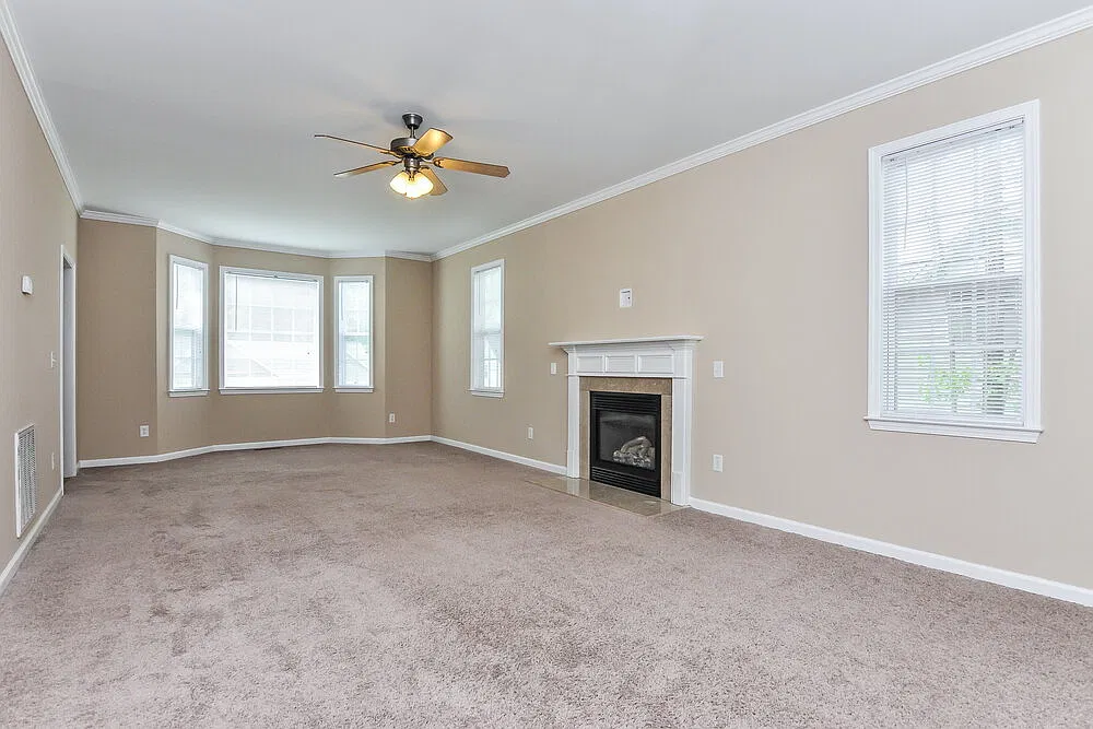 3 bed, 2.5 bath, 2005 sqft, $2,135 — Photo 2