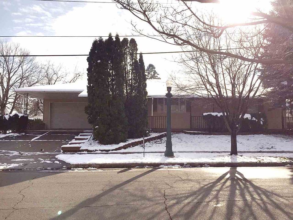 1st image of 210 E Vine St