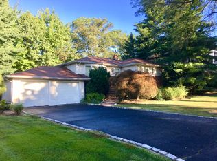 16 Roberts Rd, Englewood Cliffs, NJ 07632