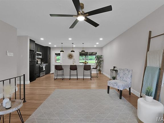 3rd image of 2823 Cherry Point Ln
