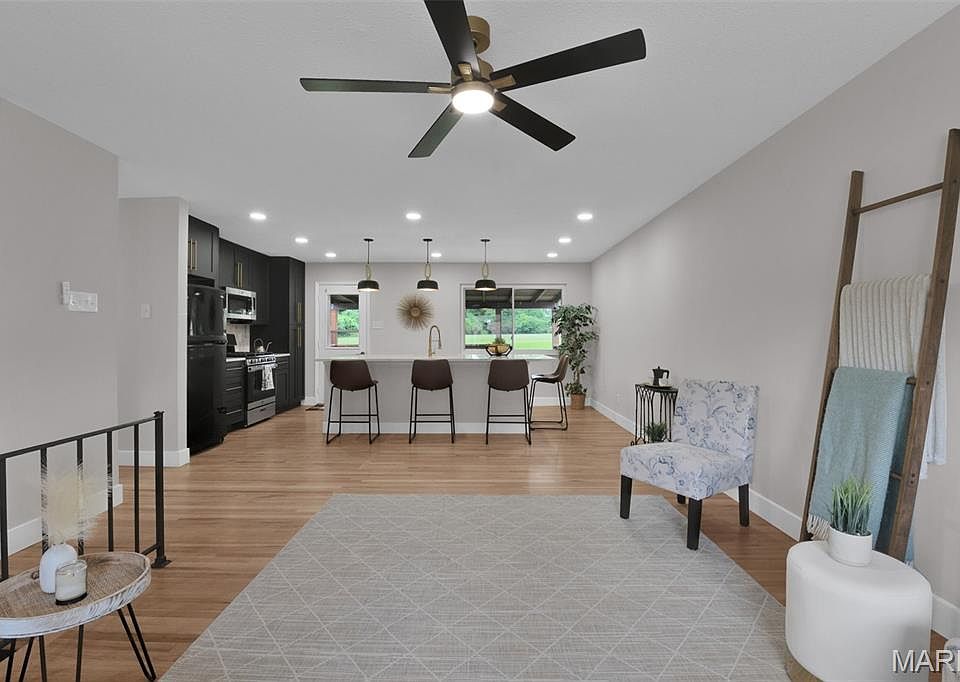 2823 Cherry Point Ln, Maryland Heights, MO 63043 | Zillow