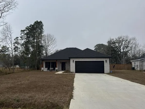 1703 Ladnier Rd, Gautier, MS 39553