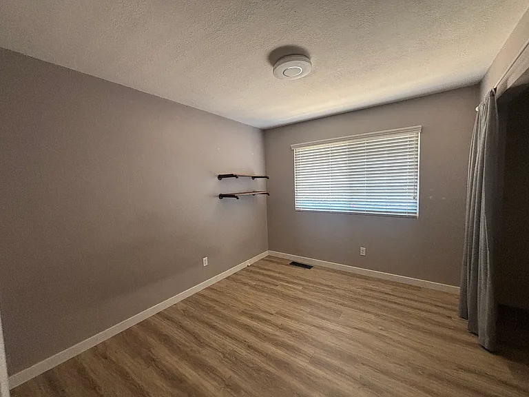 530 Hannon Ave — Photo 9