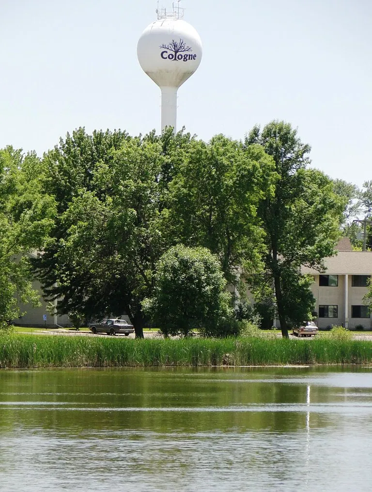 Lakeside Villa Apartments - 2 — Photo 1