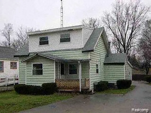 2151 Connell St, Burton, MI 48529