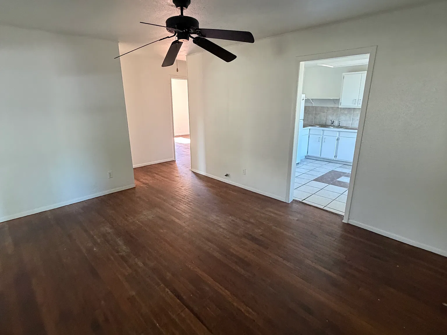 3 bed, 1020 sqft, $2,500 — Photo 3