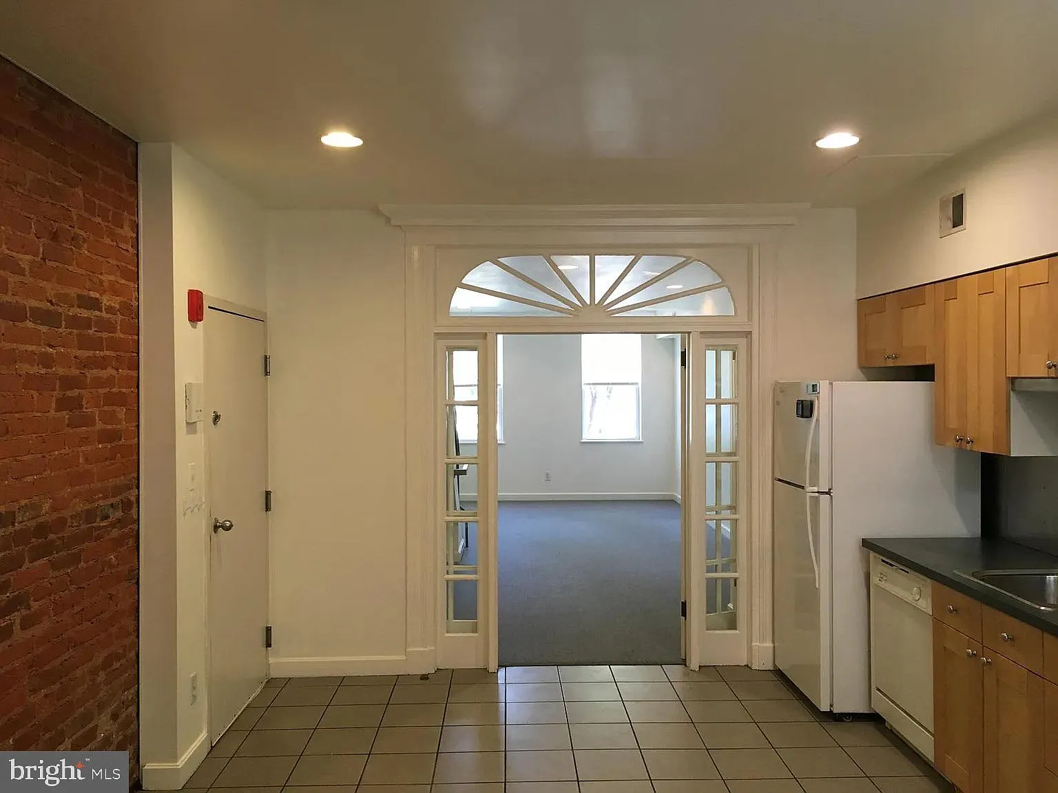 3 bed, 2600 sqft, $3,000 — Photo 3
