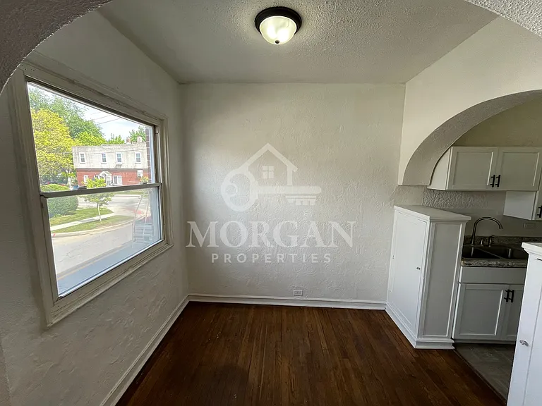 1231 W Walnut St #110 — Photo 4