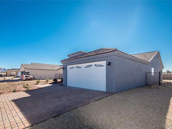 3rd image of 2108 E Oasis Ln