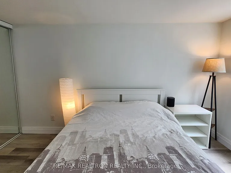 230 King St E #511 — Photo 24