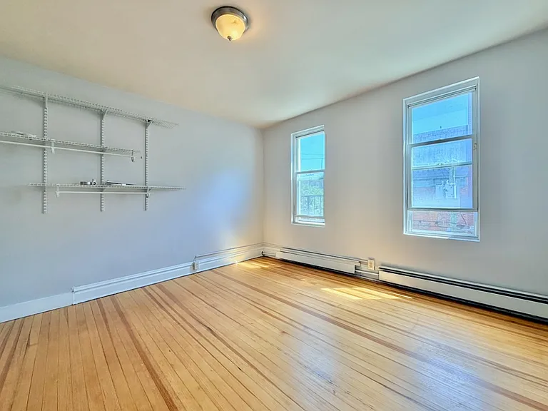 409 Monmouth St #3 — Photo 11