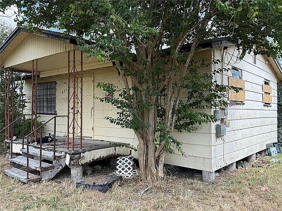 2nd image of 605 Nebraska St
