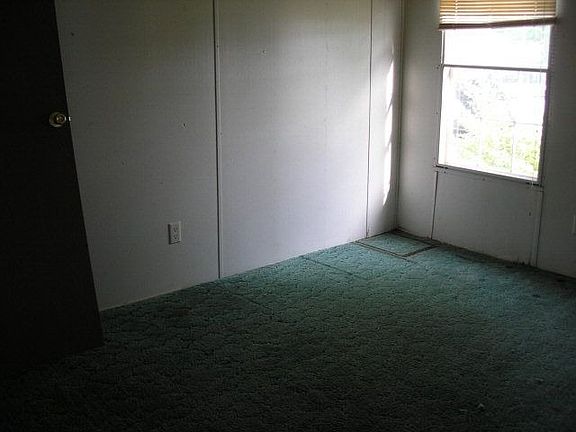 3rd image of 102 Mary Thomas Ave