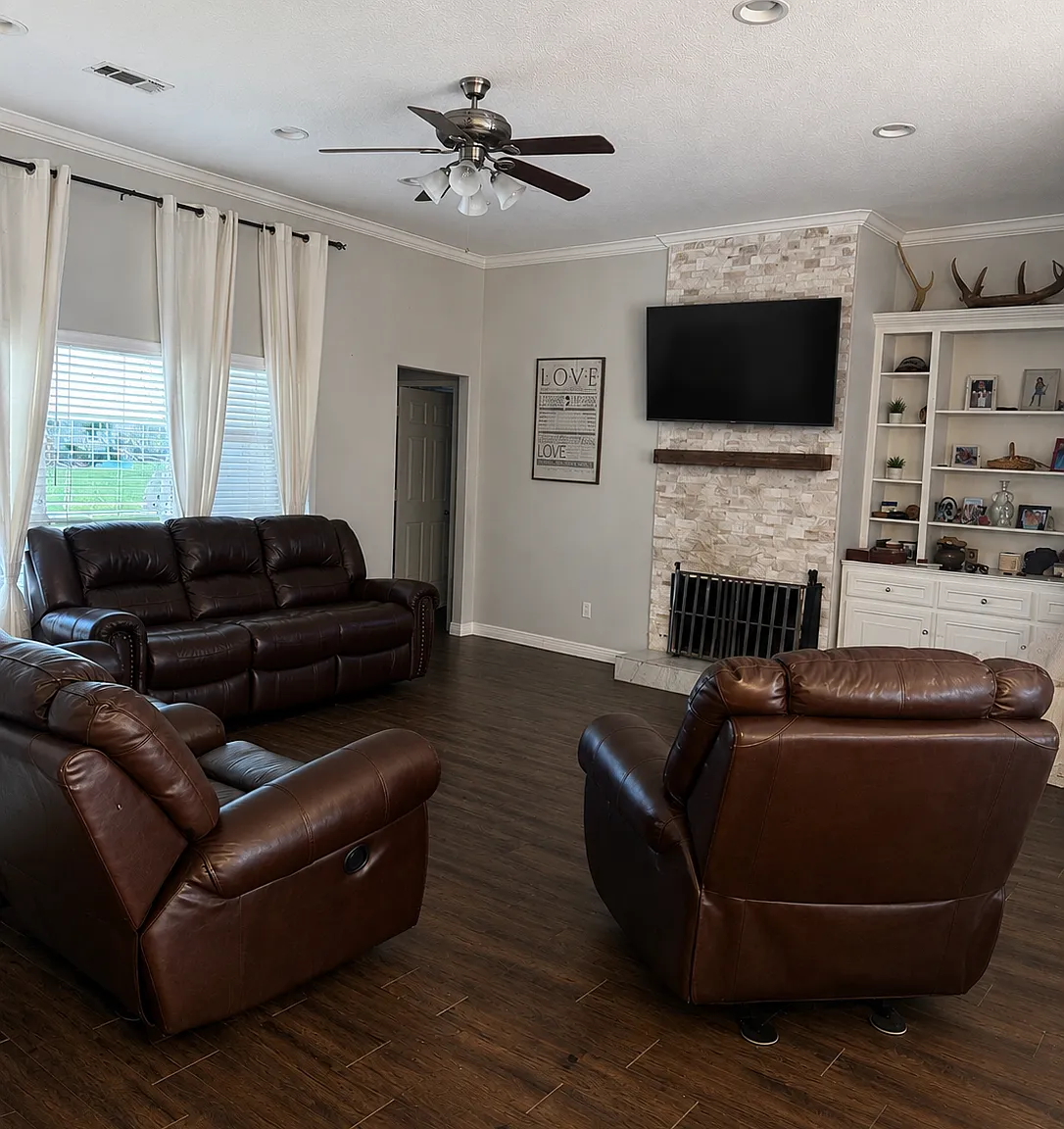 4 bed, 2003 sqft, $2,950 — Photo 2