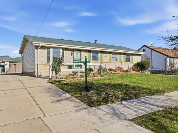 9320 West Howard AVENUE, Milwaukee, WI 53228