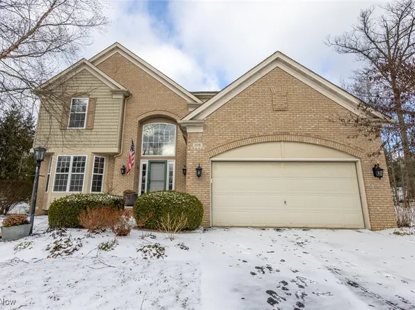 108 Renaissance Ct, Chagrin Falls, OH 44023