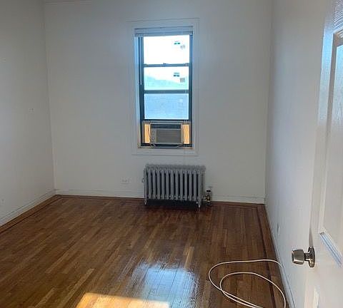 4th image of 4342 45th St APT 6H