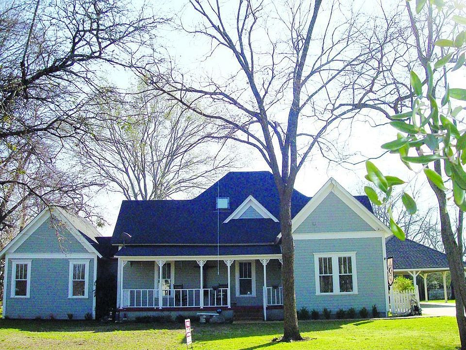 1st image of 611 Circle Dr