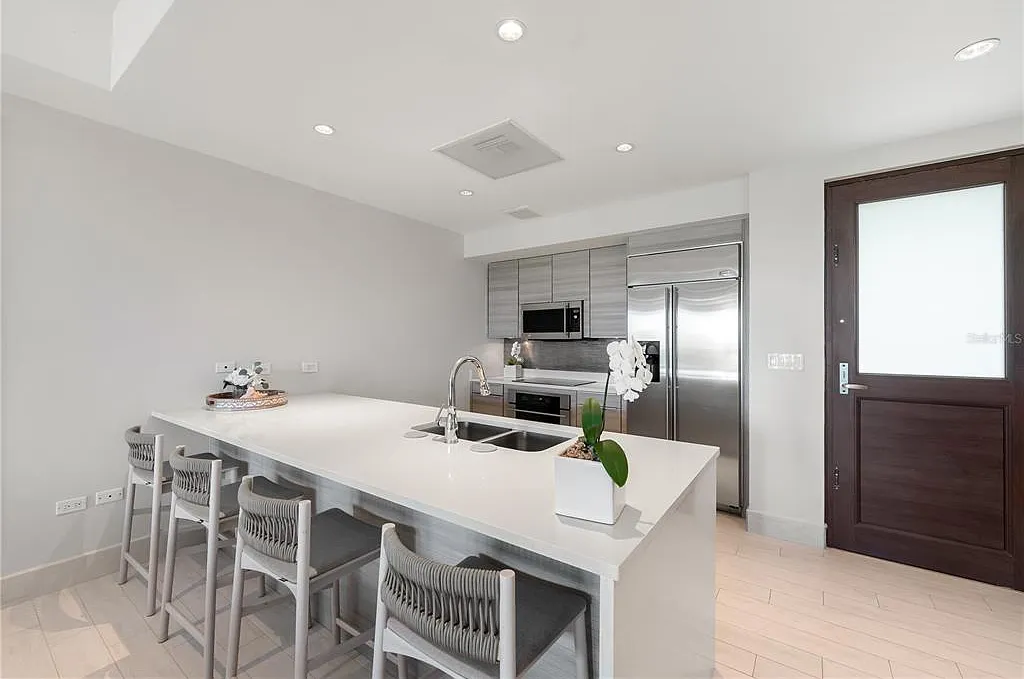 2 bed, 3.0 bath, 1518 sqft, $15,000 — Photo 3