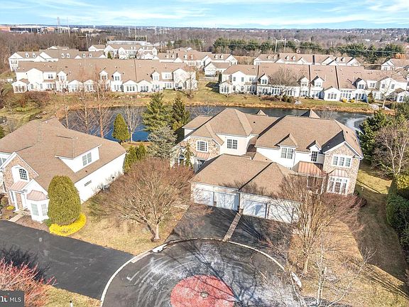 5th image of 251 Goldenrod Dr