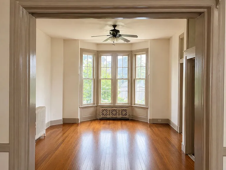 108 S Lake Ave — Photo 3