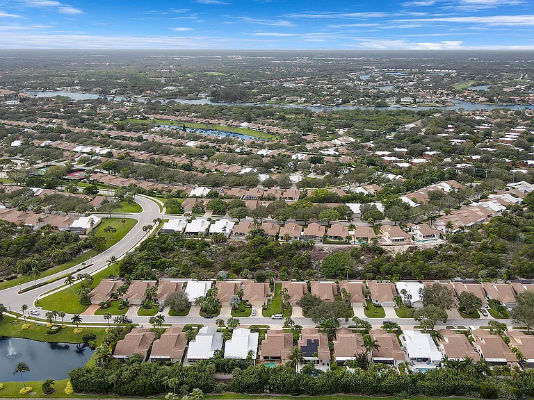 111 Seashore Dr — Photo 44