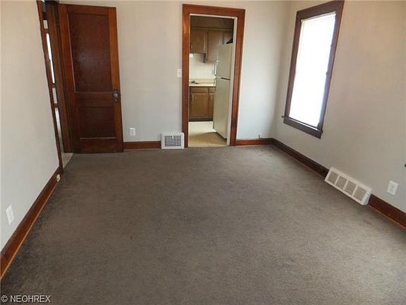 3rd image of 3806 Schiller Ave