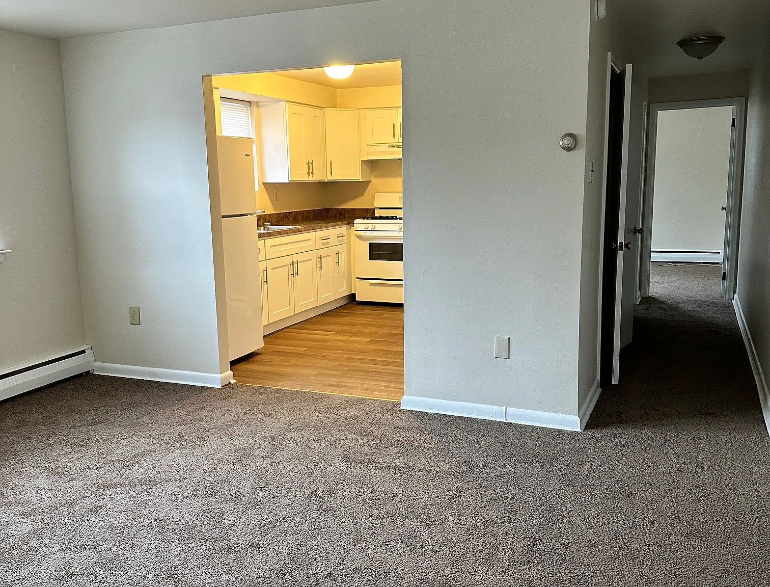 Castlewood Apartments — Photo 2