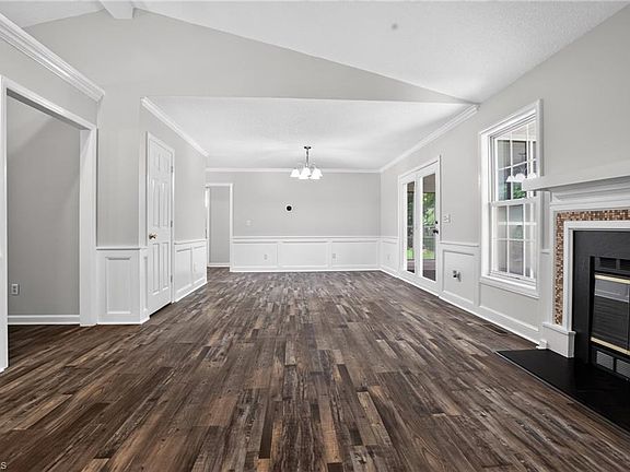5th image of 363 Kelly Ln