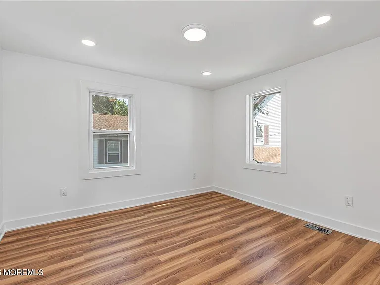 82 Neptune Ave #1/2 — Photo 24