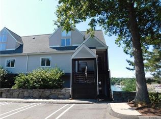 231 Popes Island Rd, Milford, CT 06461