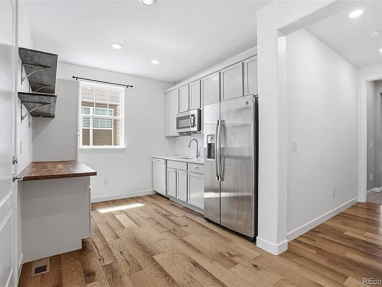 901 Sandstone Cir — Photo 15