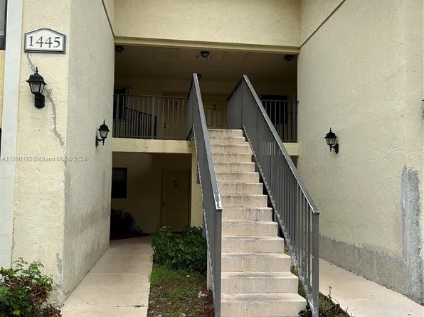 1445 Lake Crystal Dr APT H, West Palm Beach, FL 33411