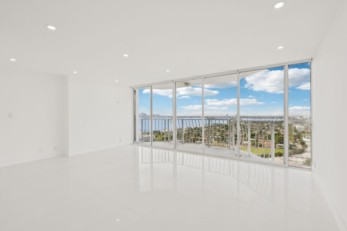 E Treasure Dr-L0711-005.jpg