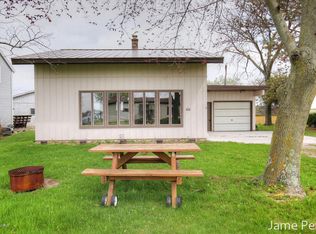 1242 N Shore Dr, Crystal, MI 48818