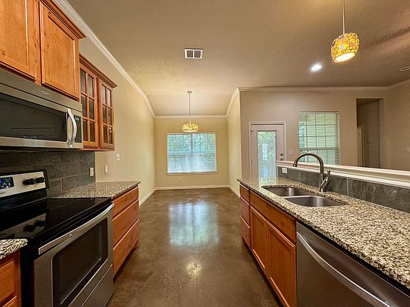 4th image of 2903 Savannah Ct