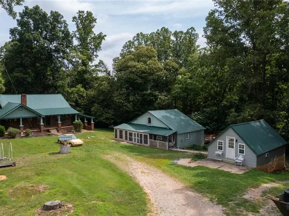 1025 Bowman Rd, Westfield, NC 27053