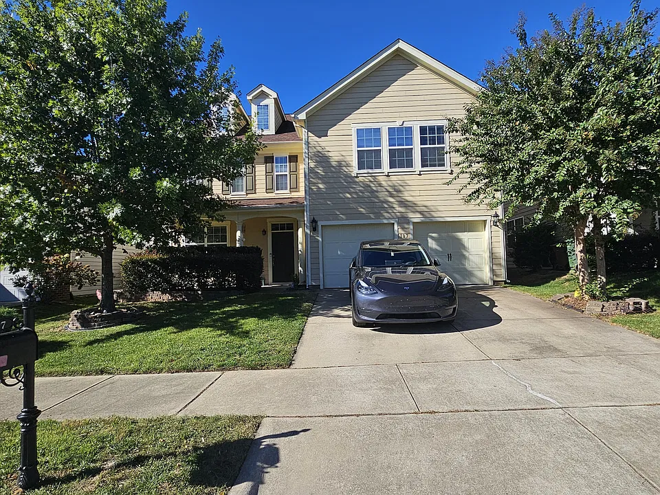 107 Deer Isle Ct
