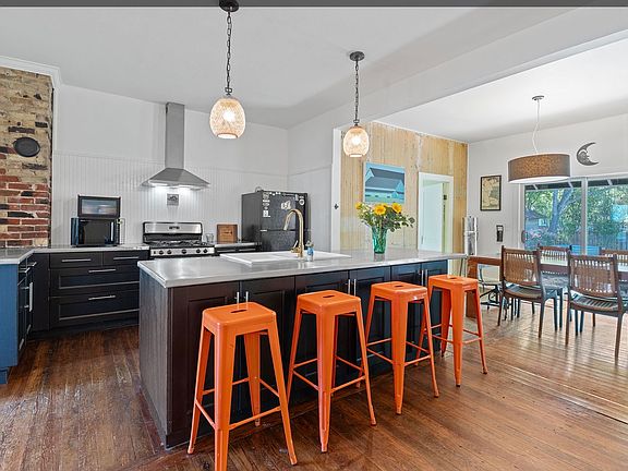 5th image of 708 W PRAIRIE LEA ST