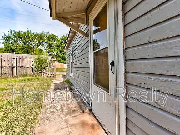 4th image of 1801 E Madison St