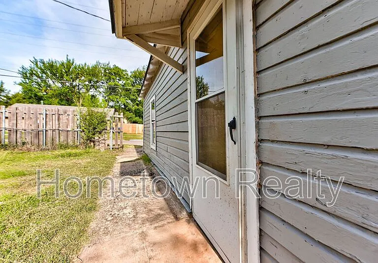 1801 E Madison St — Photo 4