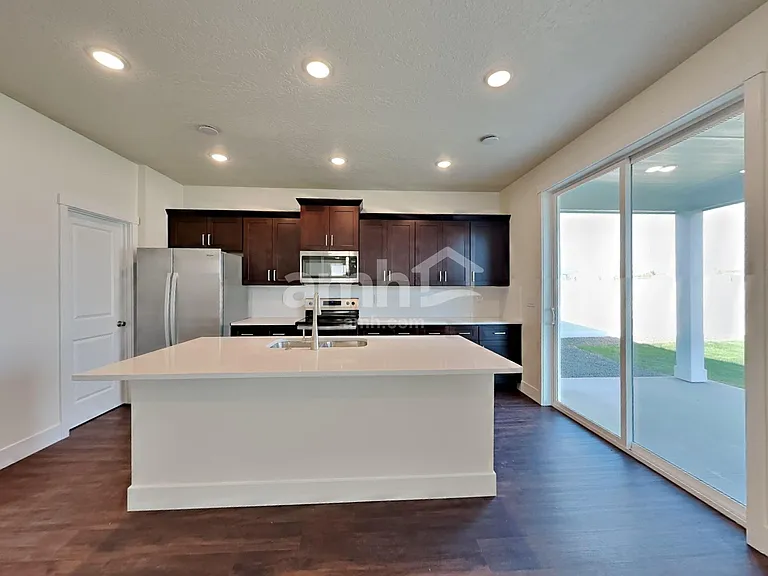 3087 N Vigo Ave — Photo 4
