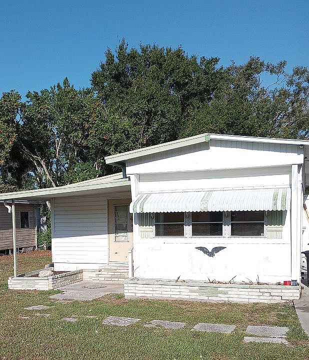 1st image of 111 Emerald Ave S