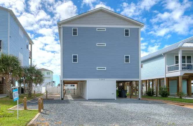 3 bed, $2,100 — Photo 2